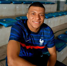 Vente de jeu maillot equipe de france pas cher en solde, creation maillot foot fabriqué en thailande. Nike Devoile Les Nouveaux Maillots De L Equipe De France 2020 Infos Fr