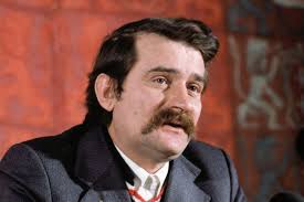Lech wałęsa born september 29, 1943) is a polish politician and a former trade union and human rights activist who served as president of poland from 1990 to 1995. Lech Walesa Picture Nobel Peace Prize Winners Abc News