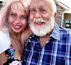 🎈🎈🎈🎈Thank you all for all the birthday wishes!! You all seriously make  this lil sick girl, THIS Happy! Haha 💙u all 😆