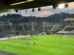 Der gästeblock in bergamo befindet sich auf der. De Groundhop Atalanta Modern Spel In Een Oude Arena In De Hekken