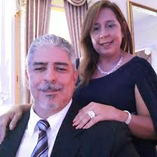 LaryOver continúa usando su don de estirar pies .