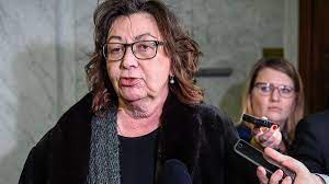 He holds a bachelor's degree in political science from the university of montreal and a master's degree in public administration from the énap. Claire Samson Rejoint Le Pcq D Eric Duhaime Tva Nouvelles