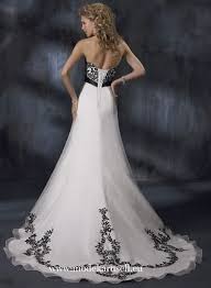 Schnitt, form, material, preis etc. Romantisches Brautkleid Hochzeitskleid In Weiss Schwarz Kleider Online Bestellen Wedding Dresses Black White Wedding Dress White Wedding Dresses