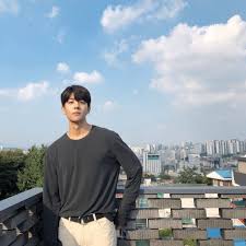 He appears friendly and cheerful but a actually generally uninterested in others. Chae Jong Hyeop Potret Diri Korea Selatan Korea
