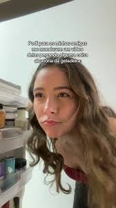 Trend da geladeira: tirando itens aleatórios com amigos