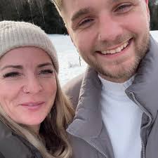 💗🙈 Ein WITZ, dieser Preis 🙈💗 NIKE Air Max Thea "Bright Melon" für NUR  62,91€ statt 120€❗😍 ➡ https://www.prinz-sportlich.de/?f=30823 Rabatt wird  automatisch berechnet ✔️ Größen von 37.5