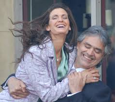 Andrea bocelli — libertà 03:56. Ein Seltenes Video Von Andrea Bocelli Der Mit Seiner Frau In Vegas Singt Ist Immer Noch Unglaublich