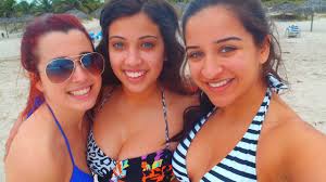 Diver finds tourist's camera in the ocean, returns the photos years after  it was lost at sea