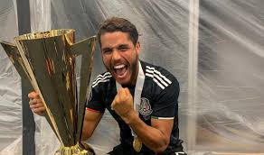 Campbell, quien la ayudó a educar a brad y a sus cinco hermanos (tres hermanas y dos hermanos). Jonathan Dos Santos Sube Foto Comprometedora Y Las Redes Enloquecen Quinta Fuerza