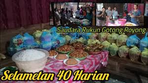 Sudah menjadi kebiasaan bagi muslim bahwa setelah seseorang telah dimakamkan, maka pada malam harinya banyak orang yang berkumpul untuk tahlilan ataupun sekedar menghibur bagi keluarga yang ditinggalkan. Selamatan 40 Hari Orang Meninggal Youtube