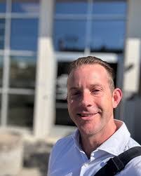 Doug Hildreth's Instagram, Twitter & Facebook