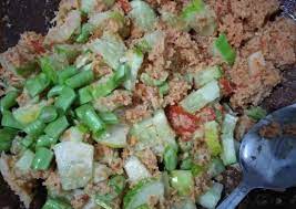 Sambal tumpang has been made of rotten tempeh mixed and cooked with various spices such as chili, onion, salt and other spices. Resep Trancam Timun Resep Enyak