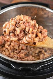 Black Eyed Peas With Bacon Soft Tender Black Eyed Peas With Bacon Are Simply And Quic Peas And Bacon Recipe Dinner Recipes Easy Family Easy Delicious Recipes