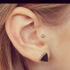 Tragus Placed On The Little Piece Of Cartilage That Juts Out On The Side Of The Face 8 16 Weeks Healing Time Piercings Types Of Ear Piercings Ear Piercings