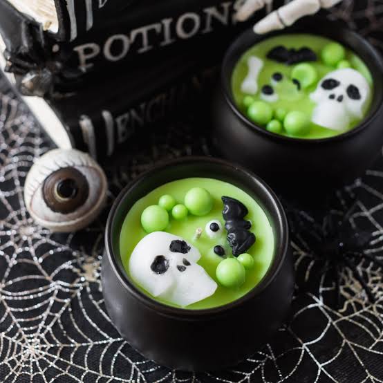 Halloween Cauldron Candle - A Pumpkin And A Princess