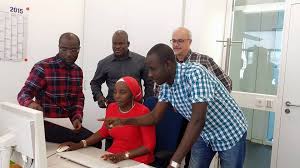 Tarihin sashen hausa na dw. Dw Hausa Ma Aikatanmu Wato Mohammed Awal Balarabe Da Abdourahmane Hassane Da Zainab Mohammed Abubakar Da Thomas Mosch Babban Edita Da Kuma Ahmed Salisu Na Kokarin Tsara Shirin Yamma Na Dw Wanda