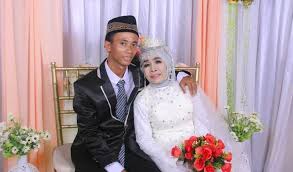 Jul 21, 2019 · cukup sekian informasi tentang tema acara halal bihalal yang bisa kamu simak pada postingan kali ini. Nenek Nikah Anak Angkat 41 Tahun Lebih Muda