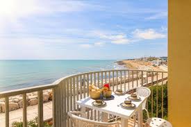 Situato proprio a due passi dalla spiaggia il soggiorno aurora è il posto ideale per trascorre le vacanze al mare. Appartamento In Posizione Centrale Con Vista Mare Caorle Aktualisierte Preise Fur 2021