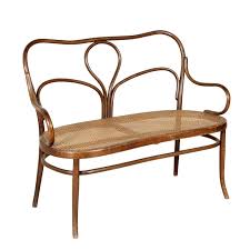 The innovative bending technique allowed for industrial production of a chair for the first time ever. Sofa Thonet Stil Mobili In Stile Bottega Del 900 Dimanoinmano It
