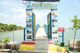 Nah untuk tiketnya sendiri sangat murah, yaitu rp 2000 per orang, namun. Pantai Kutang Lamongan 2018