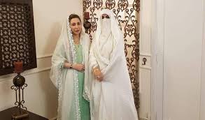 How do pakistani pashtun girls look like? Pakistan First Lady S Oath Outfit Was An Algerian Influenced Design Arab News Pk