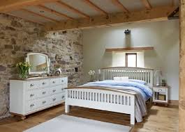 Liebevolle details und kleine reliefs verleihen einem schlafzimmer im landhausstil seine besondere ausstrahlung. Dam 2000 Green S Interiors Salisbury