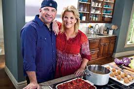 Fans of trisha's southern kitchen know that his appearances on her show make for some of the best moments, as he hams it up for the camera to the delight proof of that? Garth Brooks Trisha Yearwood Couple Cook Together On Trisha S Southern Kitchen