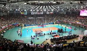 지금 바로 파란 눈의 극단적 인 클로즈업 인간의 마음속으로 들어가기 비디오를 다운로드하십시오. Esedftwckl4ahm