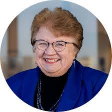 Linda Lewandowski's Instagram, Twitter & Facebook