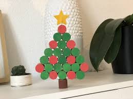 Fabriquer Un Sapin Avec Des Bouchons En Liege Bouchons De Liege Deco Noel Enfant Et Decoration Noel Enfant