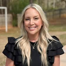 Courtney at Cole Everett + Co.