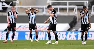 Free kick for newcastle united fc in the half of arsenal fc. Sykb6wnnrfye M