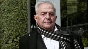 Φλαμπουράρη, το οποίο βρισκόταν έξω από το σπίτι του. Geranos Kai Oxi Klefths E3afanise To Ix Toy Al Flampoyrarh Hmerodromos