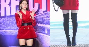 Fluffy red velvet cupcakes (made with a few surprising ingredients to keep them tender and light) are crowned with a halo of tangy cream cheese fros. 7 Times Red Velvet Yeri S Thigh High Boots Made Her Legs Look So Good Koreaboo