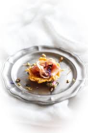 L'esotico fico d'india, dai meravigliosi fiori arancioni, cresce rigoglioso e selvaggio nell'isola siciliana. Ricetta Cestini Prosciutto Crudo E Fichi D India Dissapore
