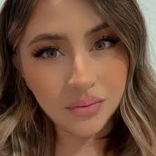 Jeanette Quintero's Instagram, Twitter & Facebook