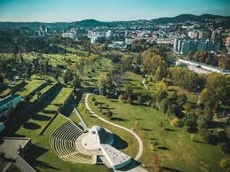 Paços de ferreira as a forward and a central midfielder, retiring at the age of 18. Com Saudades Do Parque Da Devesa Reabre Esta Segunda Feira Cidade Hoje