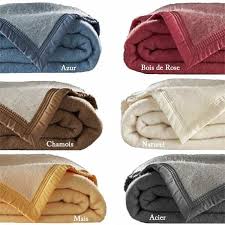 Enveloppe en coton bio et garnissage en pure laine vierge, garantissant à l'utilisateur un environnement sain. Couverture 240x300 En Laine Pour Tres Grands Lits