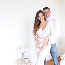 Sa jolie photo de grossesse. Epingle Sur Florian Thauvin Et Charlotte Pirroni
