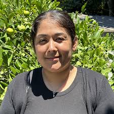 Veronica Bustos headshot_500 square