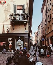 La casa di lucio dalla è un'immersione nel suo mondo, nelle. Pin Su Bologna Bellissima