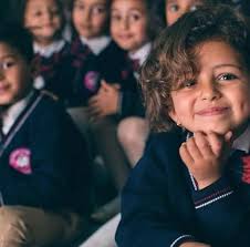 علابالك_طب Genu varum Genu valgum x هي حالة مرضية تخلي عظم الطفل في شكل x  او u تمنعو من المشي بطريقة طبيعية و تسبب الام في بعض الفترات.. هذا المرض  يكون عند