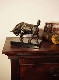 Wir zahle selbstverständlich sofort bar und holen die stücke ab. Wie Der Bar Ist Der Bulle Ein Symbol Der Borse Und Bei Borsenfreunden Und Sammlern Als Schreibtisch Figur Sehr Beliebt Der Bulle Is Lowe Skulptur Figur Bullen