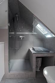 Een schuine wand is vaak een doorn in het oog. Tiny Apartment In Paris Small Attic Bathroom Attic Shower Loft Bathroom