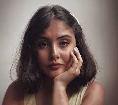 Sara Eftekhari's Instagram, Twitter & Facebook