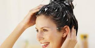 Bisogna sbucciare e tagliare a rondelle due banane, schiacciarle in una terrina finchè non saranno una poltiglia. Maschera Alla Banana Per Capelli Rovinati Torresette