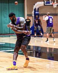 Slam X Kicks On Instagram Best Point Guard In The Nba Wearing The Lebron 17 Low Via Lakers Lebron James Lebron James Family King Lebron James