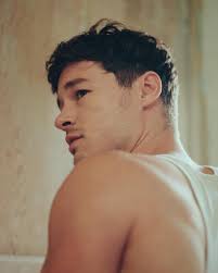 Pt II images for @numero_netherlands x @kyleallenofficial Photographer:  @jessevolk Styling: @kelsea_chapel_studio Lighting: @stephholt Grooming:  @1carolpark Interview: @janaletonja Editor: @timiletonja