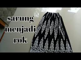 Baju bodo merupakan baju kurung yang bersiluet longgar dengan aksen sedikit menggelembung. Cara Mudah Membuat Sarung Bekas Menjadi Rok Youtube