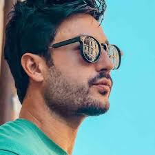 Participante brasileiro de reality show é algemado em aeroporto nos EUA